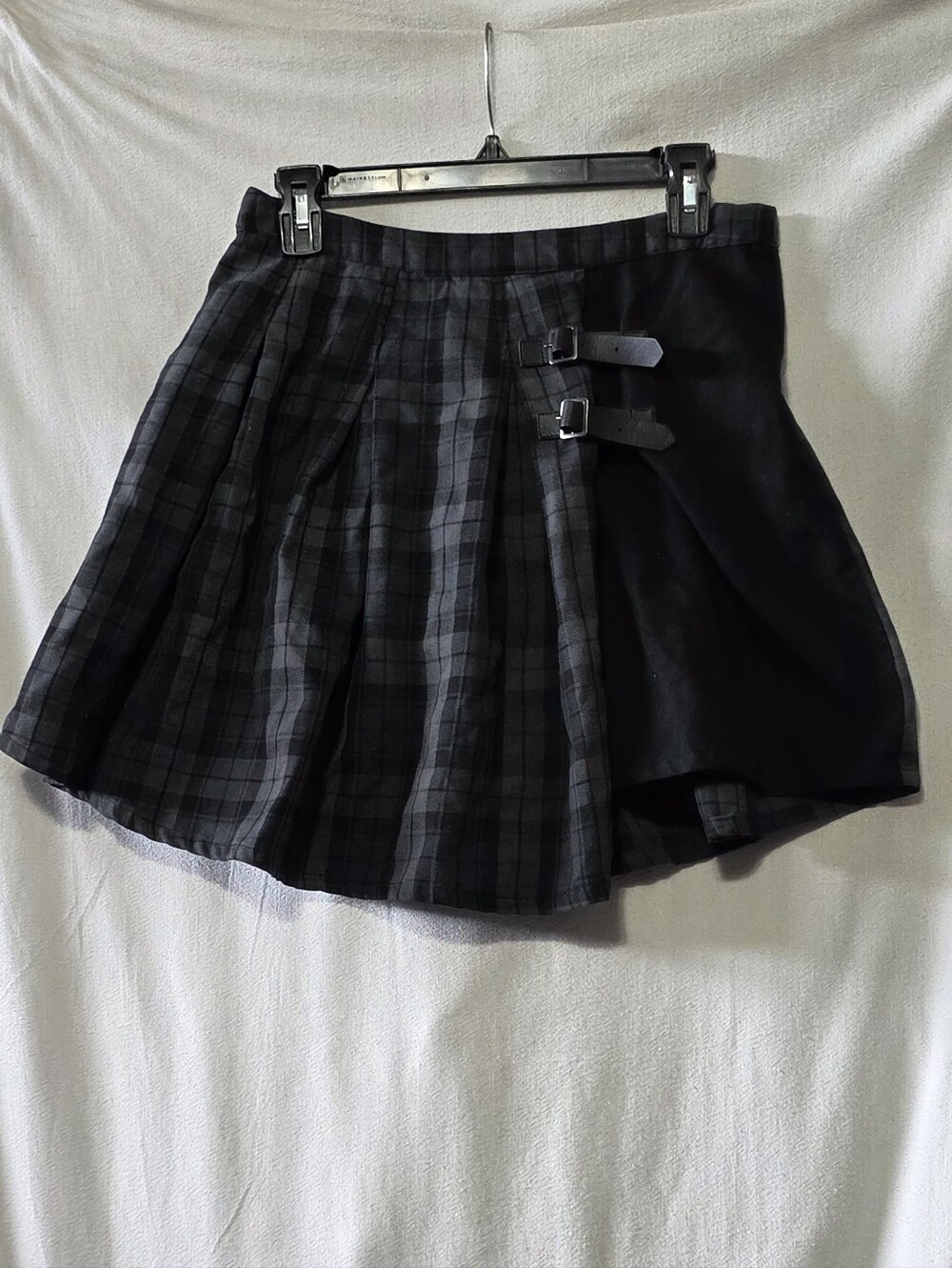 Hot Topic Grey And Black Plaid Skirt Size M